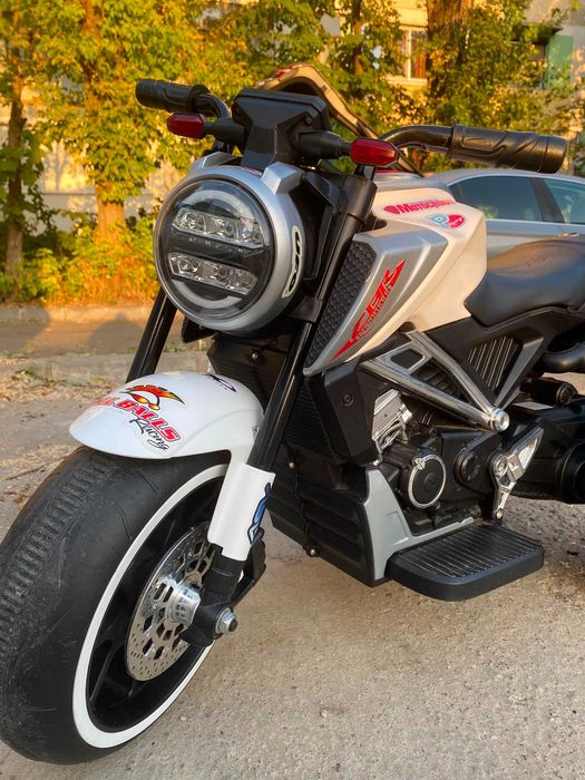 Motocicleta electrica cu 3 roti pentru copii