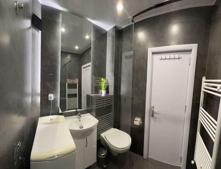 Дава се под наем Тристаен апартамент в Бургас, Лазур - 85 кв.м за 765 € - Снимка #3