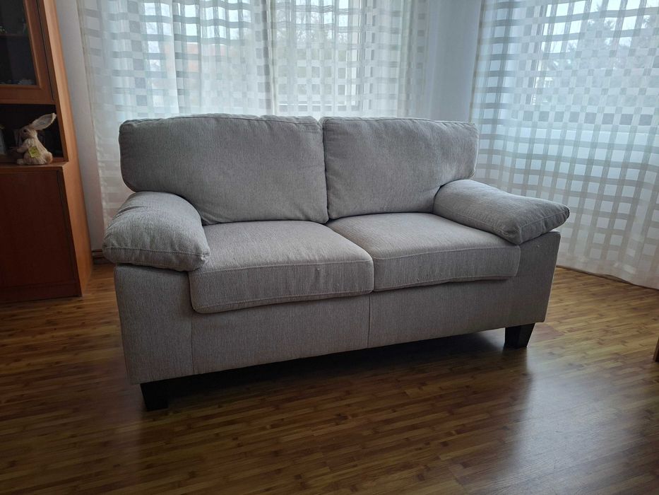 Vand 2 canapele nefolosite de 2 si 3 locuri