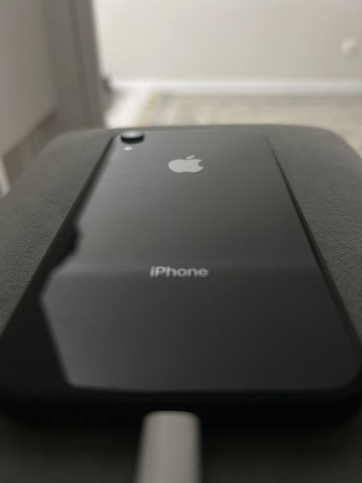 Продаю заблокированный Iphone XR 64Gb
