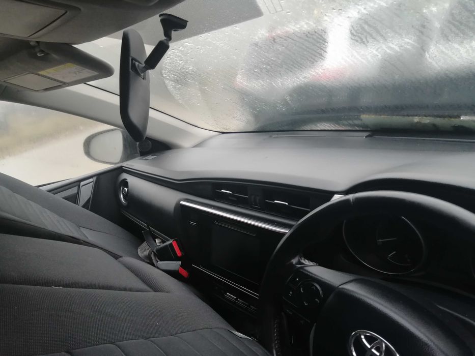 Dezmembram Toyota Auris  motor 1,6