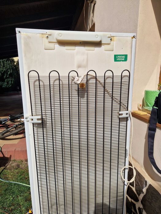 Vând congelator Arctic