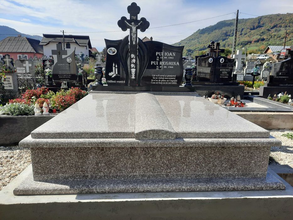 Cruci Funerare din Granit negru Bistrita