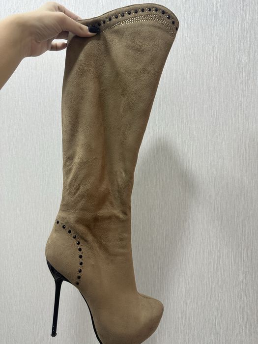 Продам сапожки на шпильке