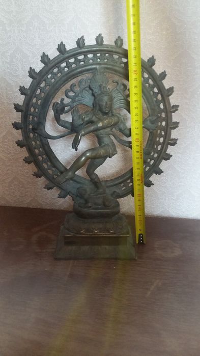 Продам бронзовую статуэтку натараджи