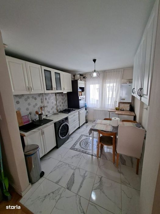Apartament 4 camere 95 mp Central bloc anvelopat, finisat, mobilat