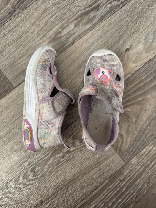 Отдам сандалики для девочки бесплатно