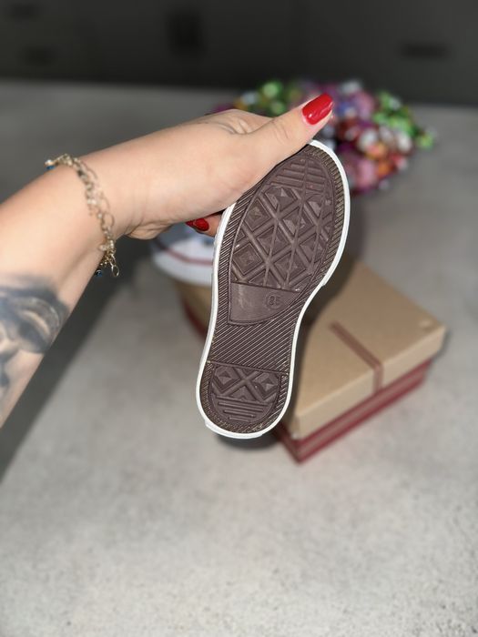 Tenisi noi converse bebe