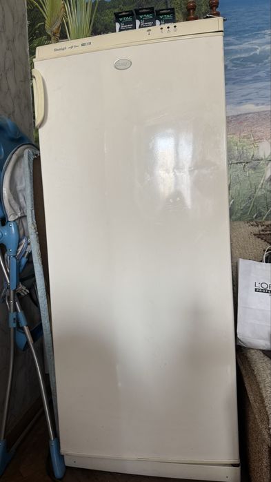 Голям вертикален фризер с чекмеджета и рафтове Snaigé