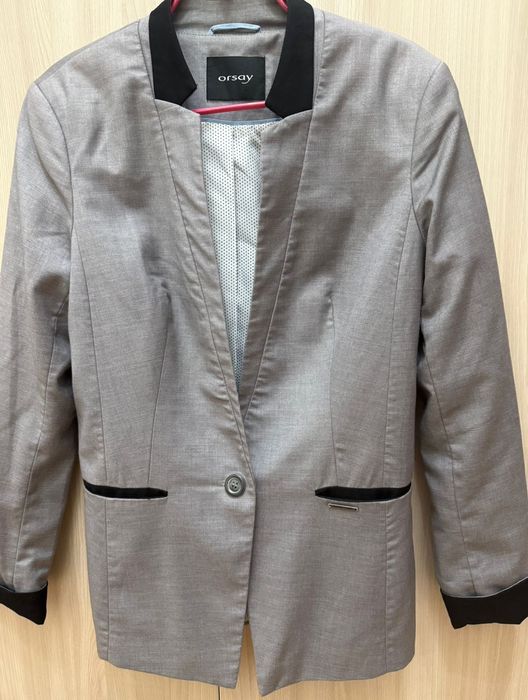 Продам костюмы 3