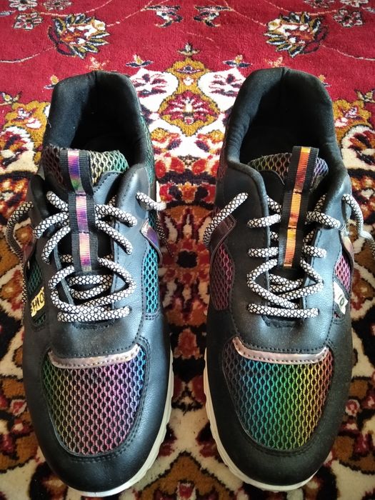 Продам кроссовки