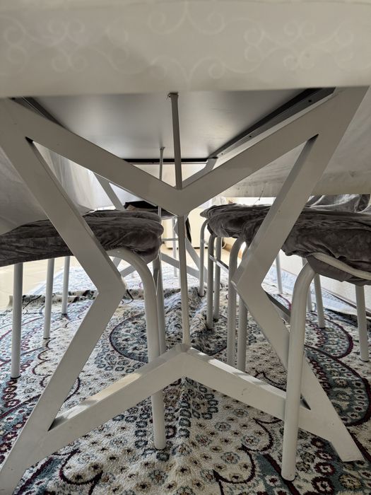 Стол с стулями. Новый