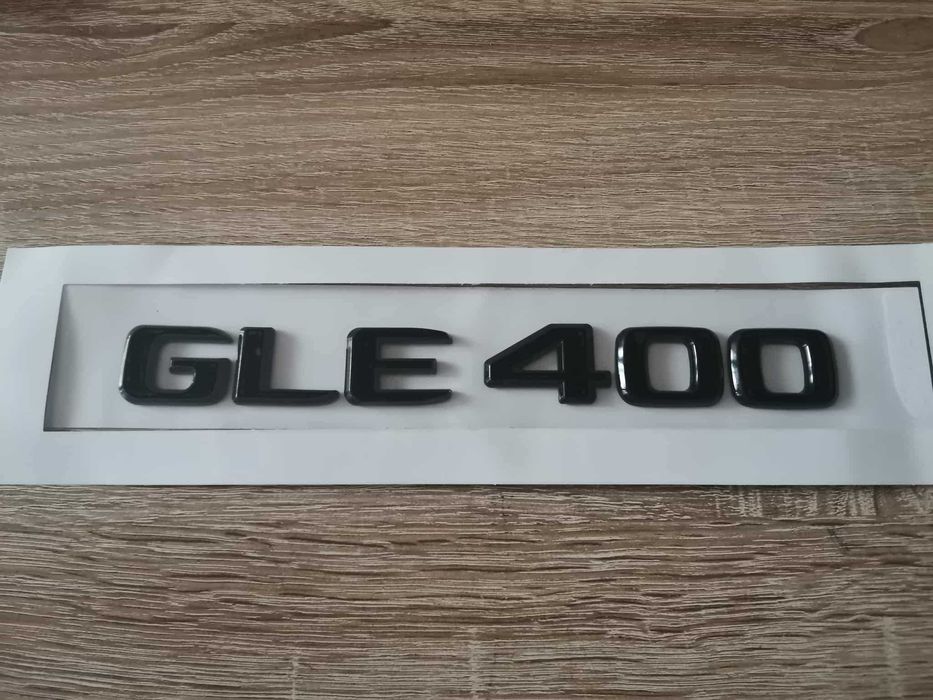 черен надпис Mercedes Benz GLE 400