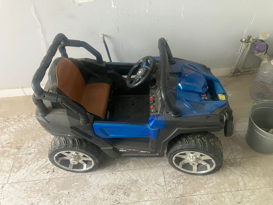 Детская машина в хорошем состоянии