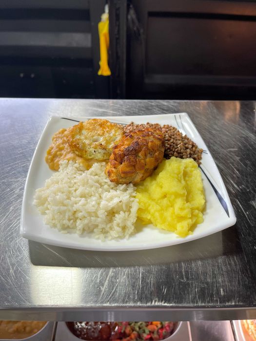 Янги Лидер мехмонхонаси Дустлик метро ёнида халол ва покиза инсонларга