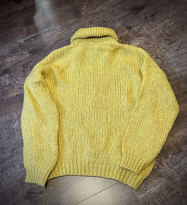 Пуловер оувърсайз в патешко жълто