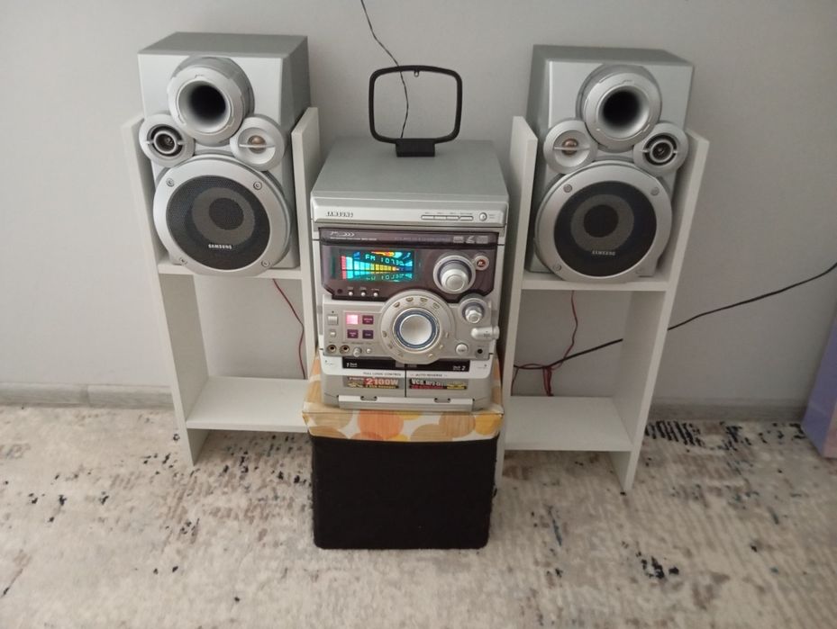 Продается муз центр.