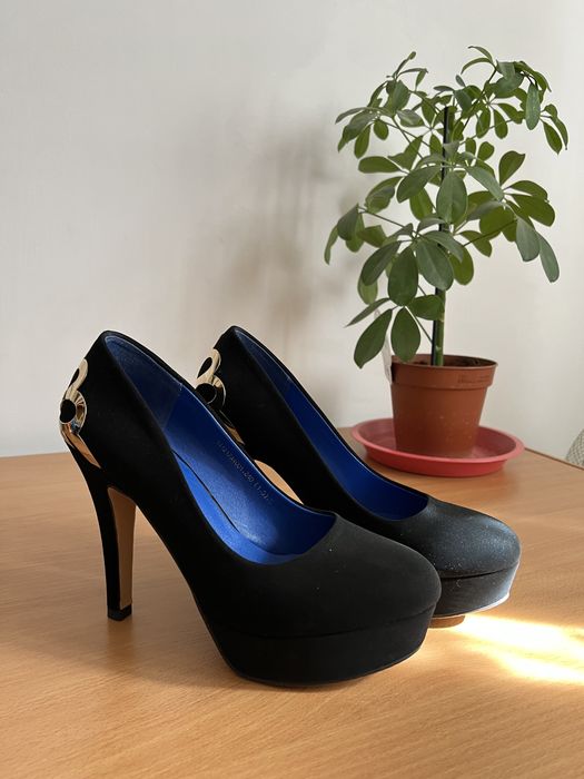 Туфли черные на каблуке