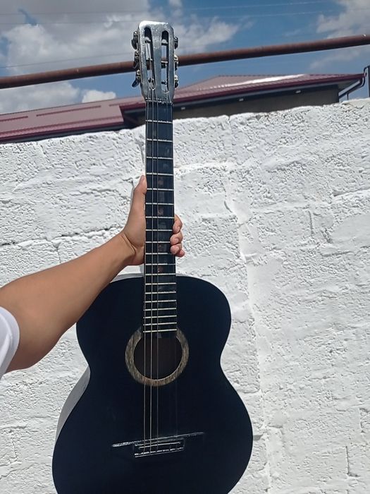 Gitara sotiladii