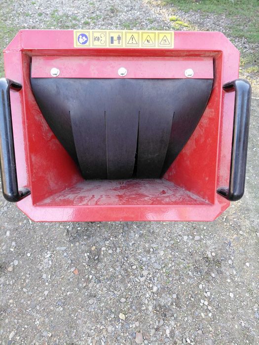 Vând Tocător crengi pe benzină 212cc 4,1kW 50mm RD-GSH01