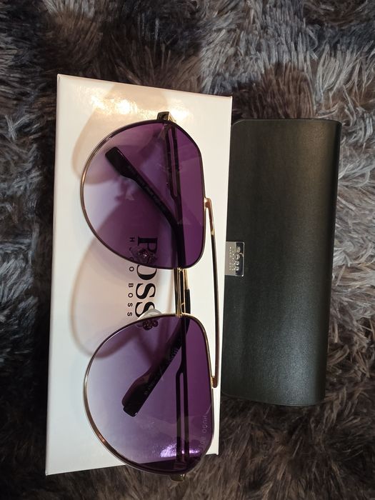 Продавам оригинални Чисто нови слънчеви очила Boss