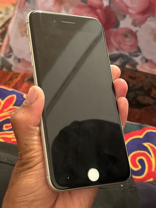 Продам iPhone 7+