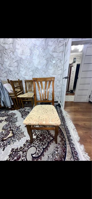Срочно продам стол с стульями