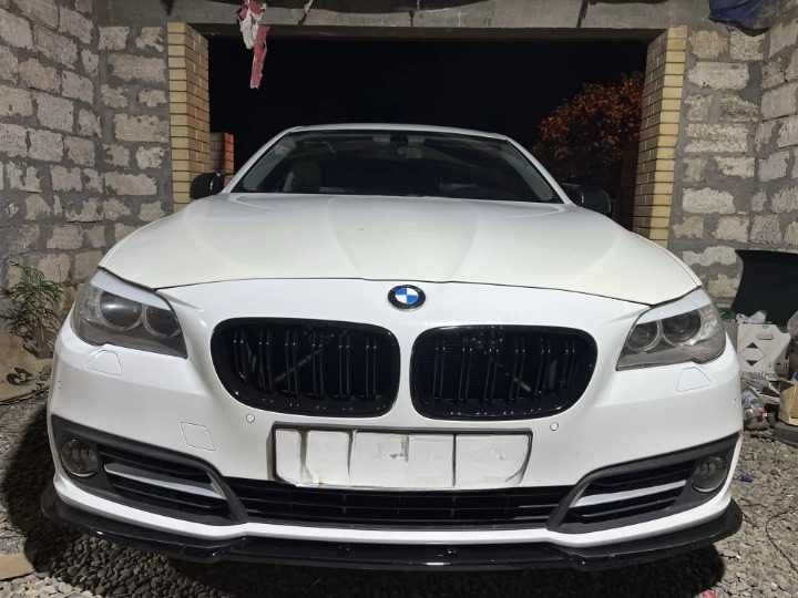 Prelungire Lip Bara Fata Normala BMW Seria 5 F10 F11 Facelift LCI (15-17), Bara Standard, Negru Lucios