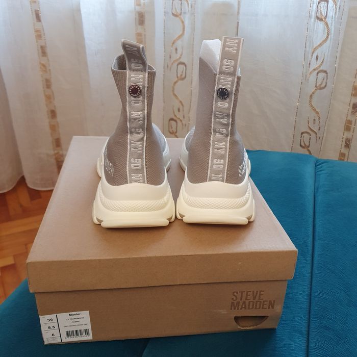 Ghete material elastic nr 39/ 24,5 cm noi pret 200