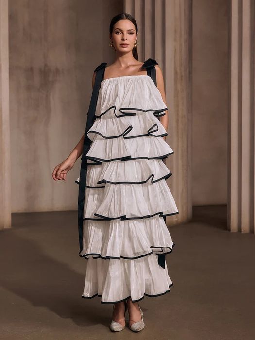 Дизайнерска рокля на волани