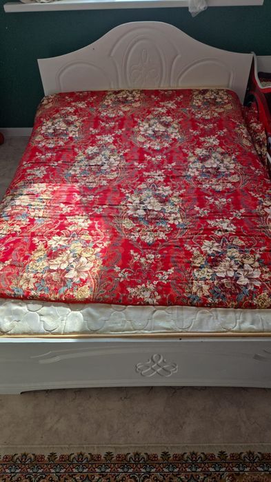 Спальный кровать