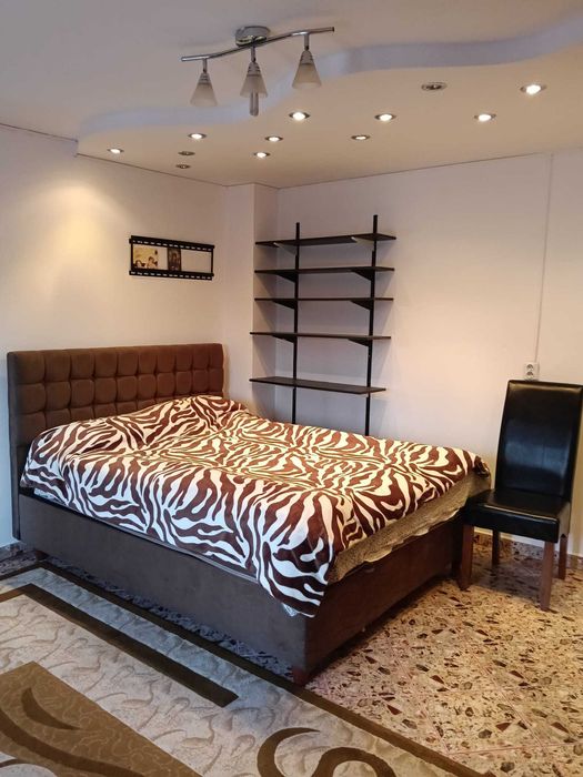 Inchiriez casă Titu