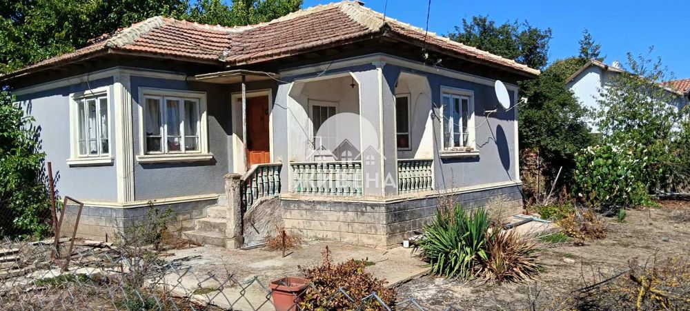 Продават се две къщи в един двор, с.Царичино, обл. Добрич