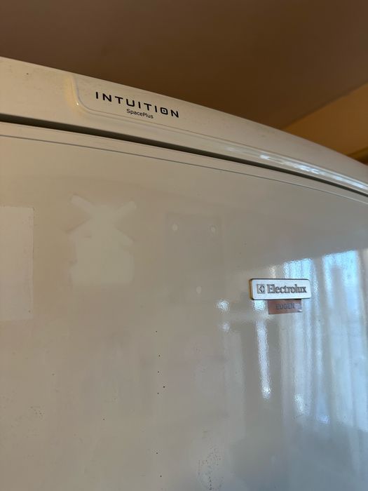Frigider electrolux