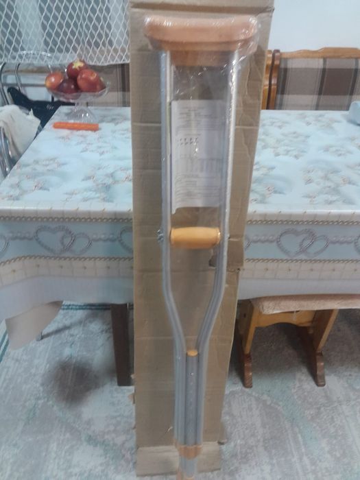 Продается коляска, ходунок, костыль