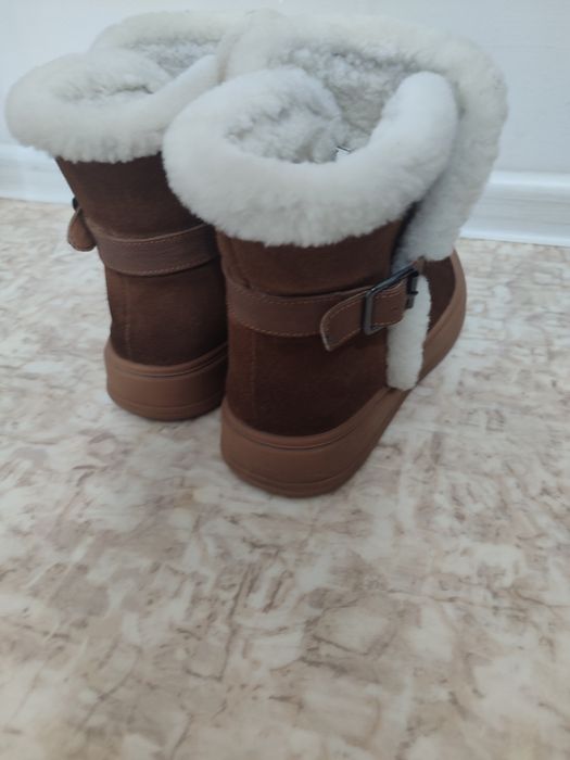 Зимний женский угги