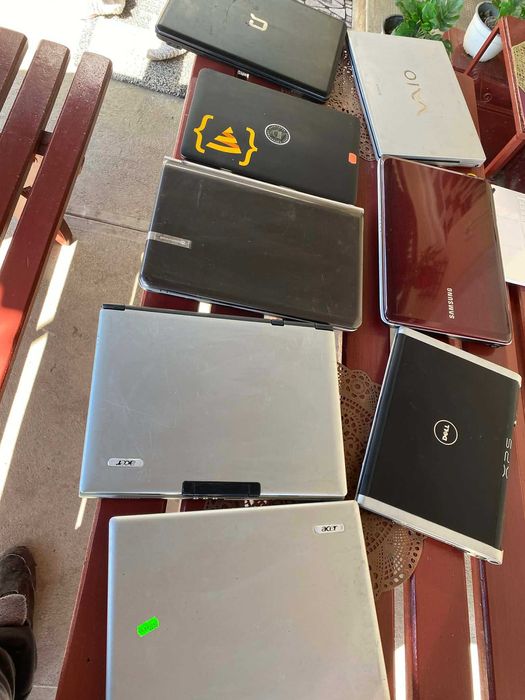 8 Laptopuri Toate la pachet 380 Lei