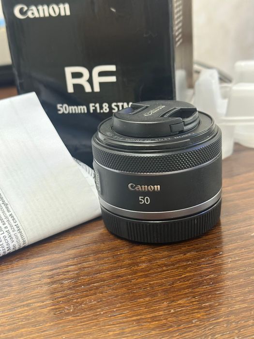Canon RF 50mm f/1.8
