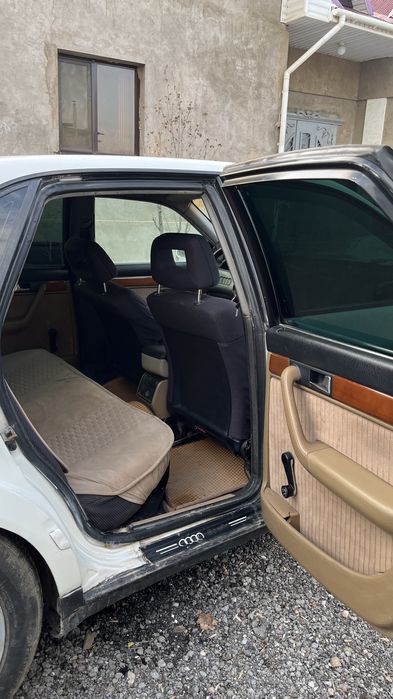 Машина Ауди 100 С4 А6