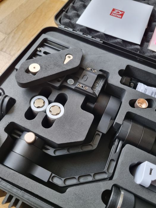 Stabilizator trei axe Zhiyun Crane Plus