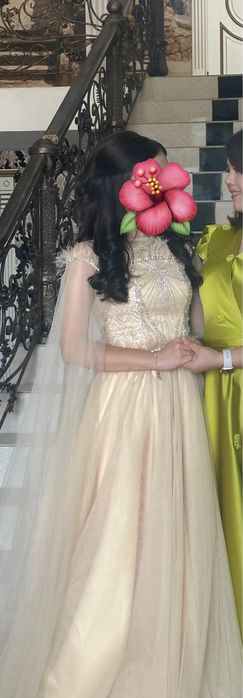 Платье со шлейфом