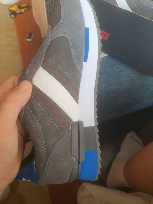 Papuci levis adidasi