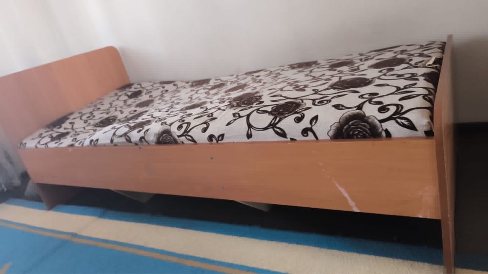 Кровать для спальни.