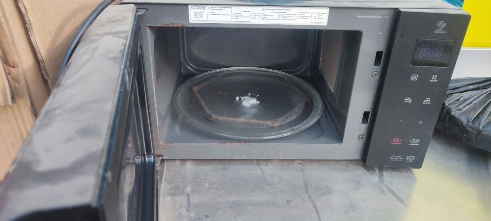 Mikroto'lqinli pech sotiladi