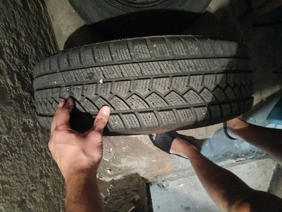 Продавам джанти със зимни гуми и тасове за Мазда 3