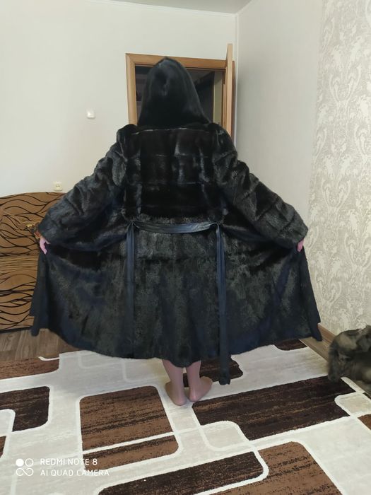 Очень красивая норковая шубка черный бриллиант