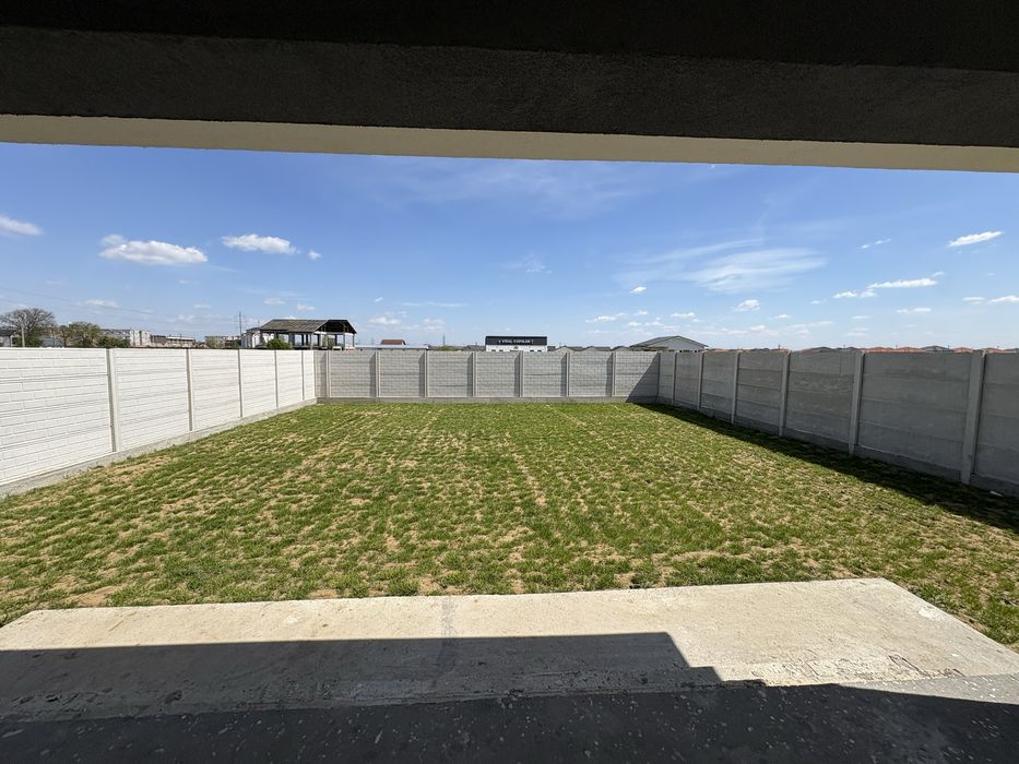 Casa noua cu PANOURI FOTOVOLTAICE, teren 553 mp, (utilitati complete)