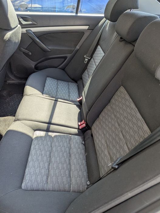 Vând sau schimb Skoda Octavia 2,2011 2300 euro preț fix