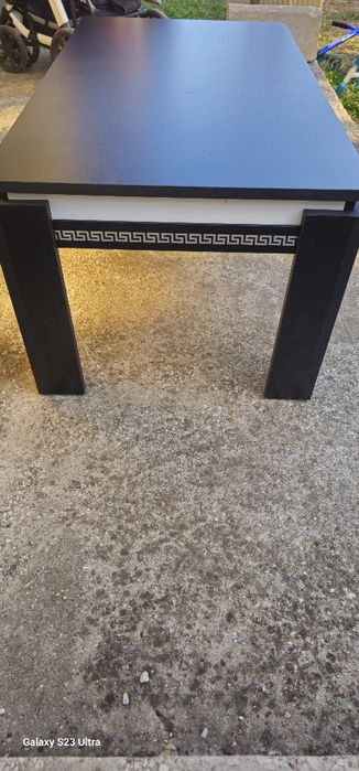 Продавам холна маса