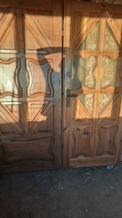 Дървена врата...